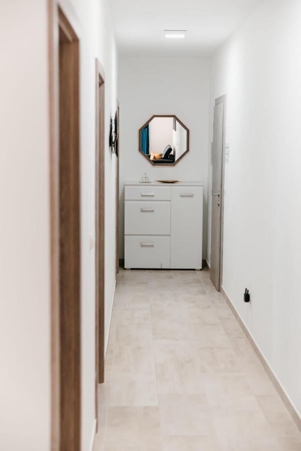 Apartments Seka เคล็ค ภายนอก รูปภาพ